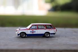 Tarmac Works Global 64 - Datsun Bluebird 510 Wagon Service Car scale 1:64