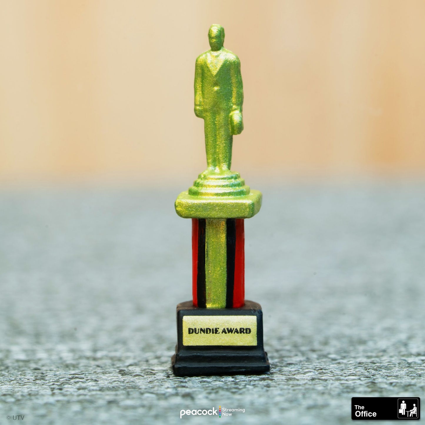 Super7 - THE OFFICE REACTION FIGURES WAVE 2 - PAM BEESLY (DUNDIE )